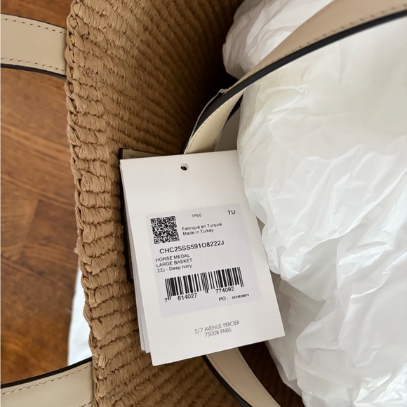 Chloe - Large Horse Medal basket bag in Deep Ivory - Picture 7 of 10